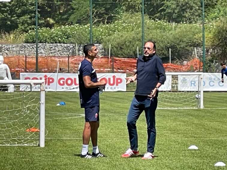 Bari, De Laurentiis rassicura Longo sul mercato. L’allenatore: «I calciatori arriveranno»