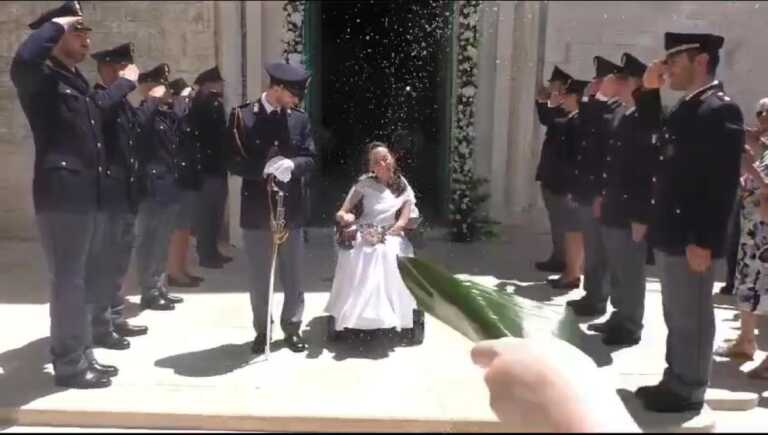 Trani, l’amore più forte della malattia: il “sì” tra l’agente Ilario e la sua Ilaria, 30enne affetta da Sma2 – VIDEO