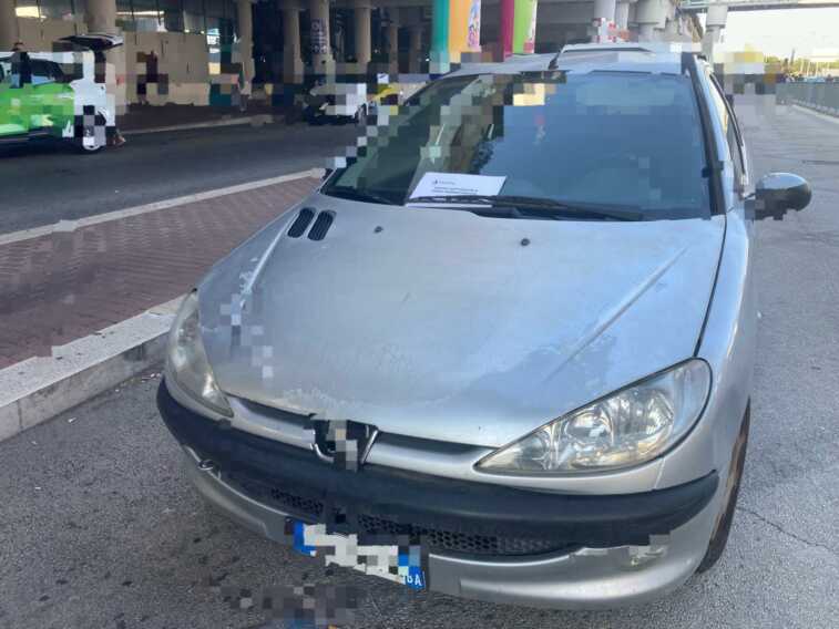 Bari, Ncc abusivi fermati in aeroporto: trasportavano turisti senza autorizzazione, multati