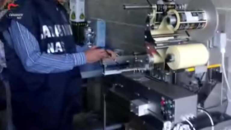 Galleria foto 'Olio extra vergine d’oliva contraffatto: sequestrate 71 tonnellate a Cerignola, 7 indagati – VIDEO' - foto 1