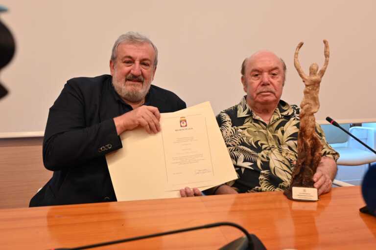 A Lino Banfi il premio Radici di Puglia: «Girerò un docufilm sulla mia vita» – VIDEO