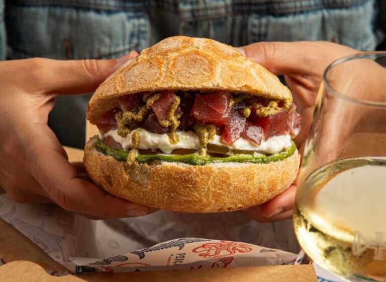 Pescaria ufficializza il derby: il noto fast food di pesce apre due nuove sedi a Bari e a Lecce