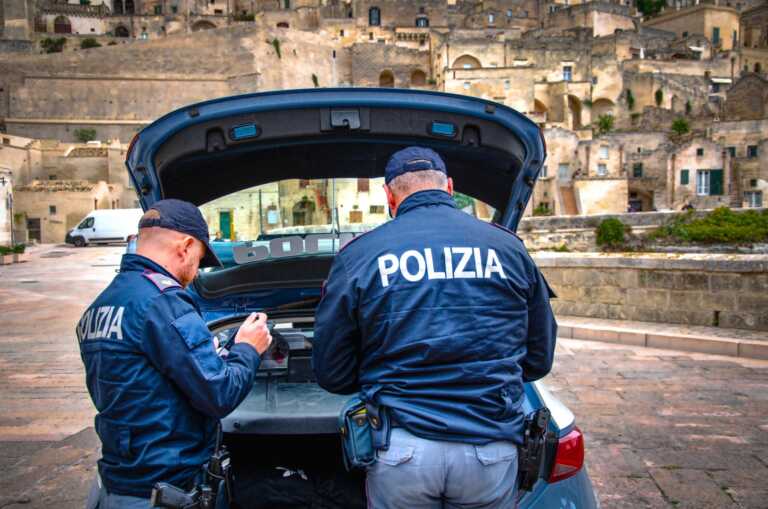 Perseguita la nipote dopo la lite per questioni di eredità: arrestato lo zio 69enne a Matera