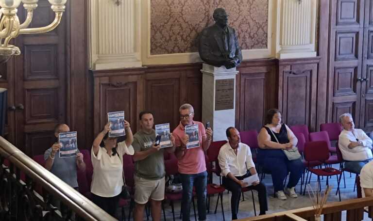 Bari, via libera del Consiglio comunale all’aumento della Tari: rincaro del 13%. Protesta FdI