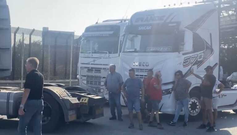 Sir Brindisi, licenziati 76 operai: Costa Morena bloccata dalla protesta