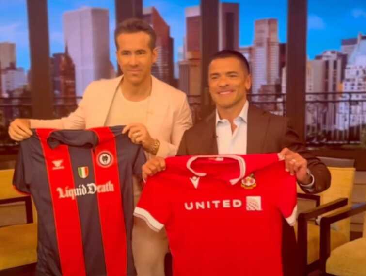 Deadpool ha una nuova divisa: Ryan Reynolds con la maglia del Campobasso in diretta tv – VIDEO