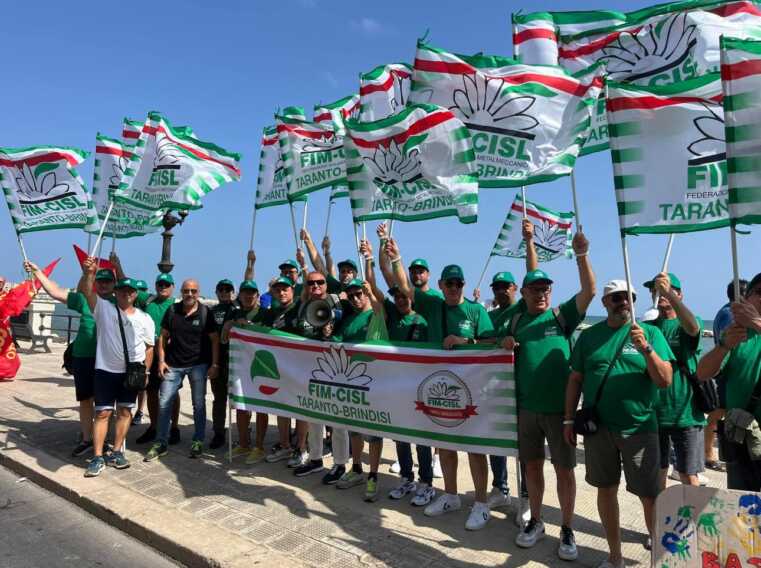 Sciopero all’Hiab, si apre uno spiraglio grazie alla Regione Puglia: ieri la protesta di 102 lavoratori a Bari
