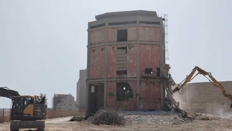 L’estate tranese inizia a suon di gru, lavori a lungomare e torre Angelini