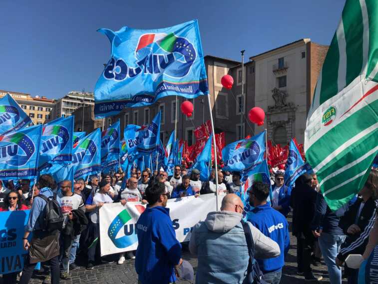 Galleria foto 'Turismo, lavoratori pugliesi in sciopero: ancora nessun rinnovo del Contratto nazionale' - foto 1