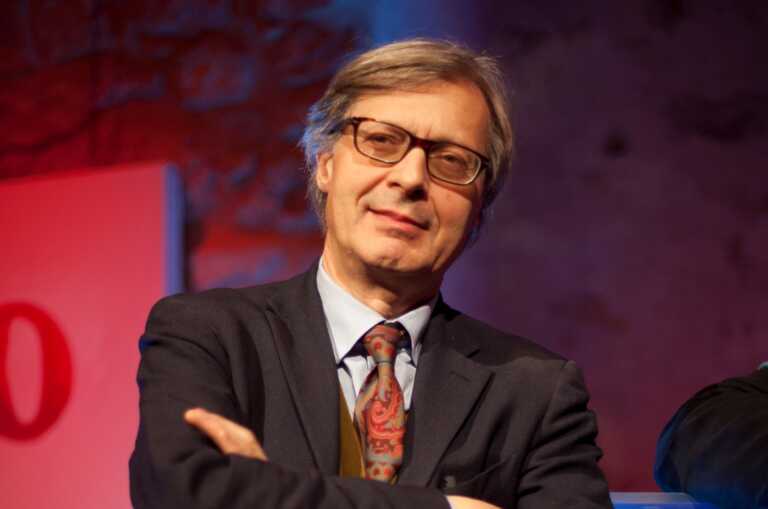 Sgarbi a Bari per “La Ripartenza”: «Non esiste l’arte di regime. L’infedeltà nell’indole della donna» – L’INTERVISTA