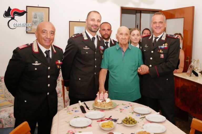 Bari, carabinieri in festa per Oronzo Manno: il vice brigadiere compie 100 anni