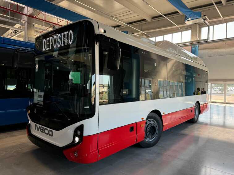 Bari punta sull’elettrico: entro ottobre 23 nuovi autobus acquistati con fondi Pnrr