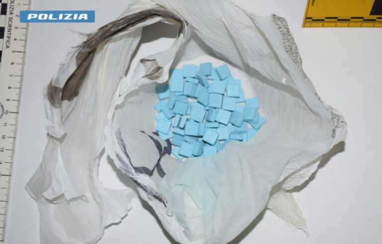 Fermato in hotel con 87 pastiglie di ecstasy: arrestato un 23enne a Lecce