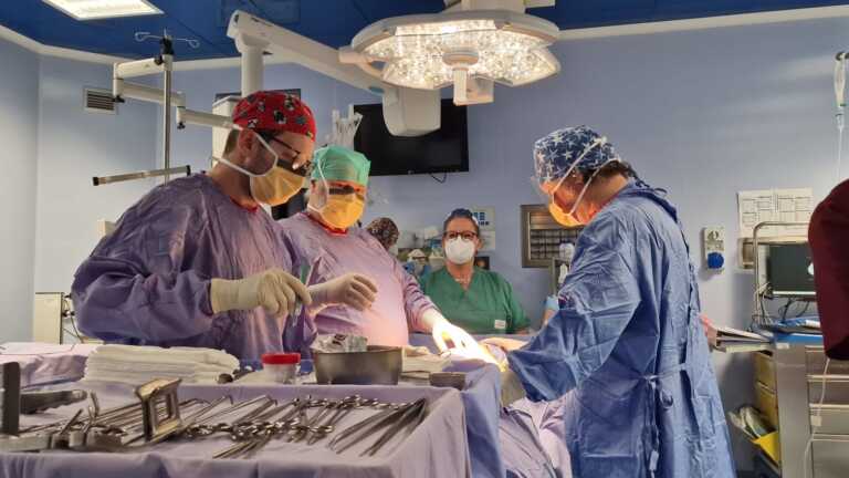 Bari, all’istituto tumori asportato un sarcoma dello sterno di 4 chili: la paziente sta bene