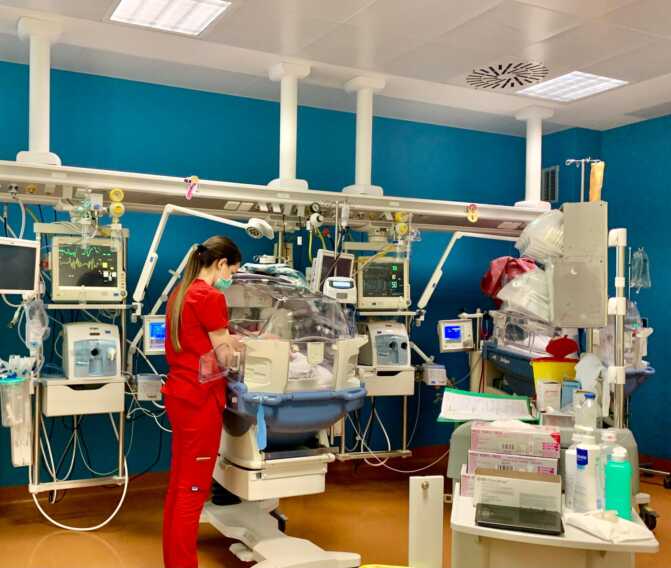Nasce con una malformazione respiratoria, bimbo di 4 giorni operato al Policlinico di Bari