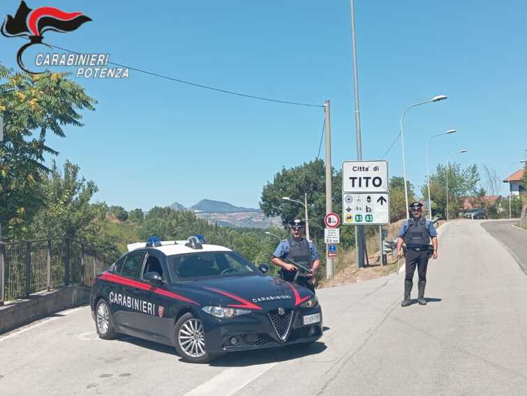 Tito, picchia e minaccia la sua compagna: arrestato 42enne nel Potentino