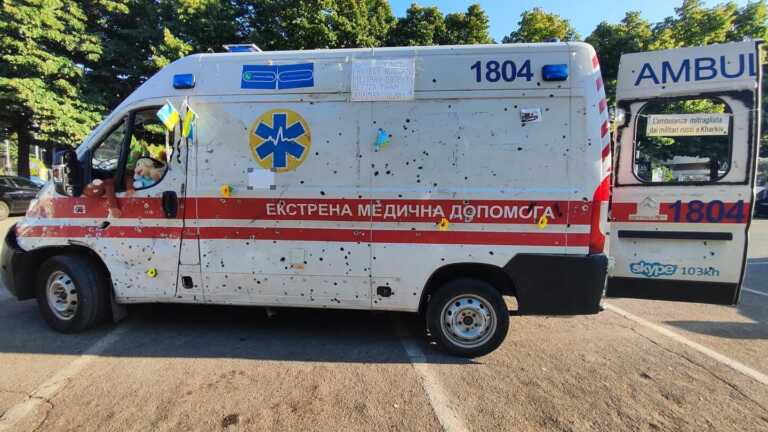 Ucraina, arriva a Taranto l’ambulanza mitragliata dai russi a Kharkiv – FOTO