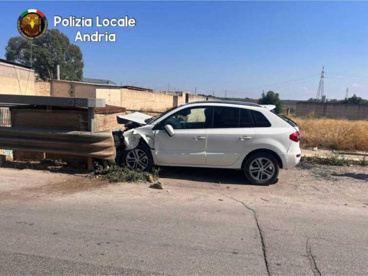 Grave incidente ad Andria, auto contro un muro: in codice rosso il conducente
