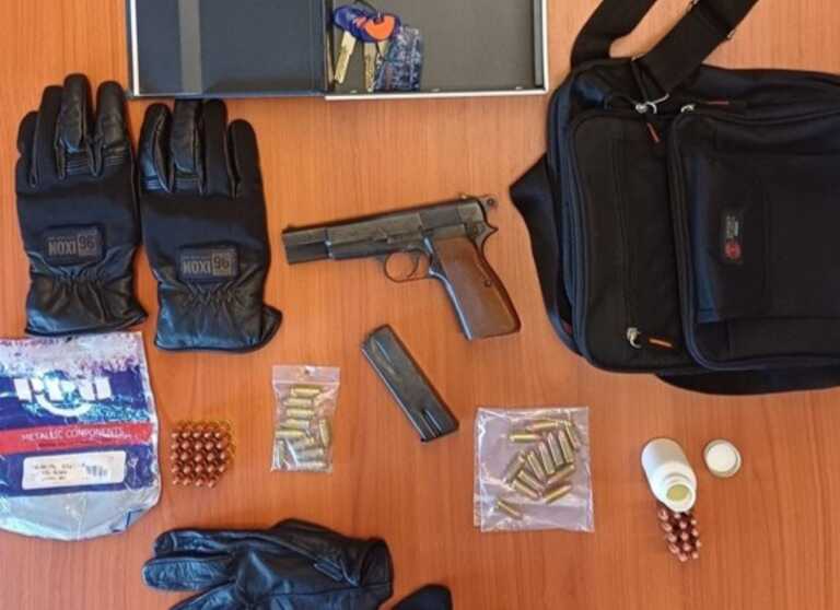 Spari contro l’abitazione di un 37enne a Cavallino: arrestati due giovani, avevano armi e droga