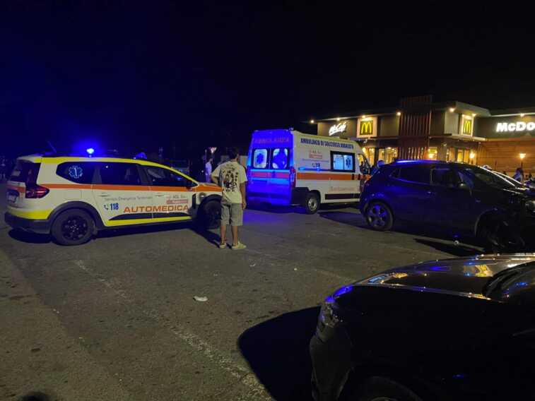 Galleria foto 'Casamassima, danneggia auto nel parcheggio del centro commerciale: fermato un uomo' - foto 3