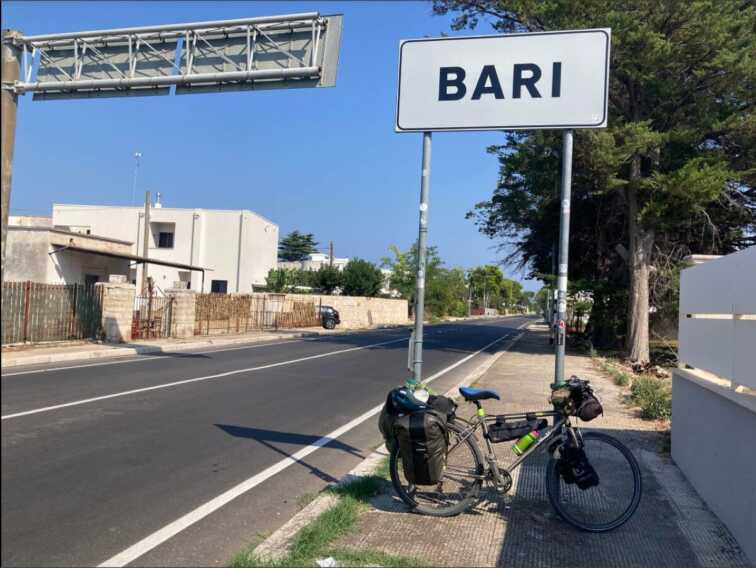 Da Ancona a Bari in bicicletta, nella notte il dramma: «Me l’hanno rubata»