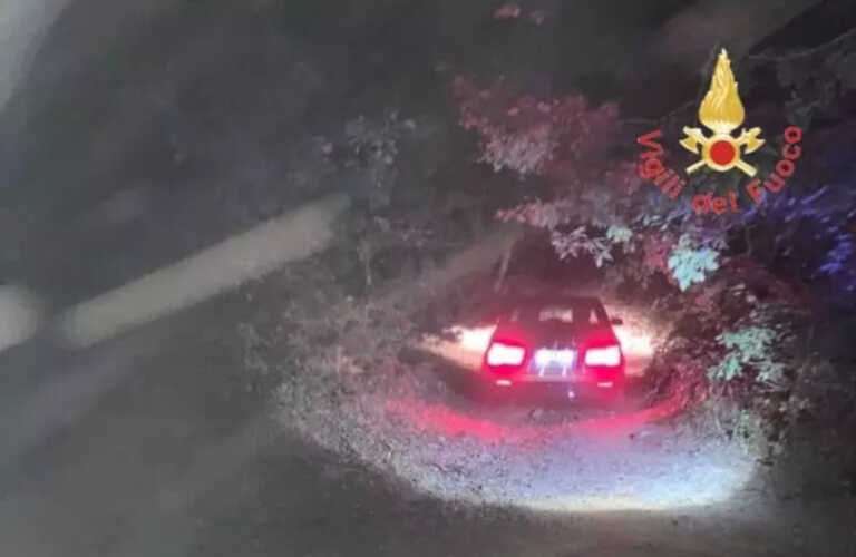 Esce dall’autostrada e segue il navigatore: giovane tarantino finisce bloccato in un bosco