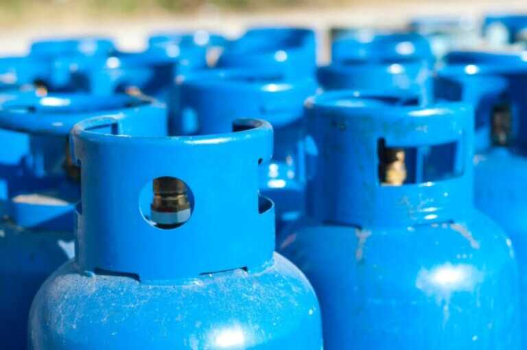 Galleria foto 'Bombole di gas stipate in un locale a Bari vecchia: denunciato il responsabile' - foto 1