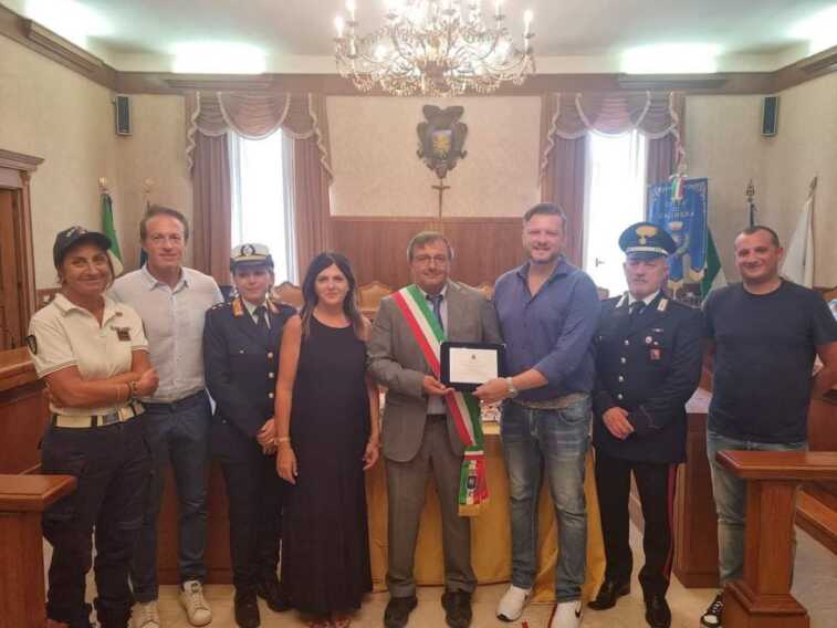 Calimera, onore al carabiniere Pangrazzi: salvò un uomo nel Milanese