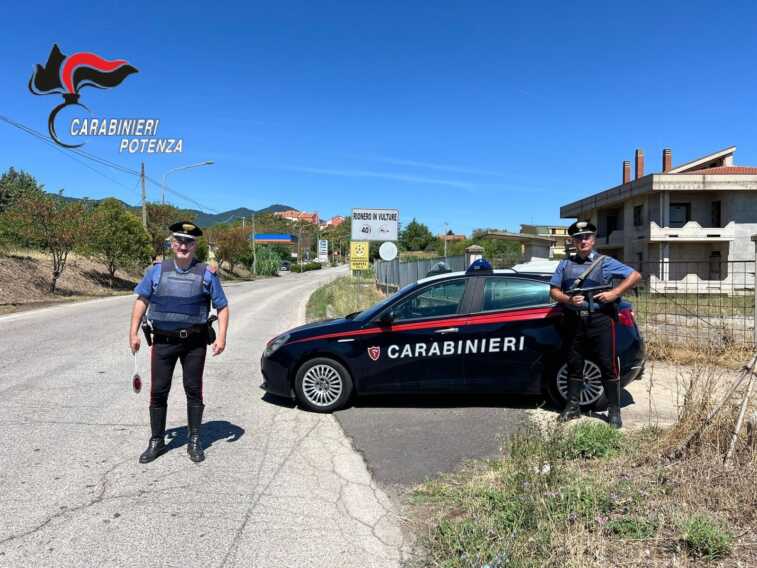 Spara contro la porta di casa del vicino: arrestato un 28enne a Rionero in Vulture