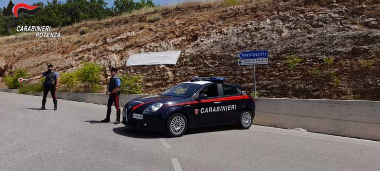 Insegue l’ex compagna e tenta di aggredirla: arrestato un 40enne della Val d’Agri