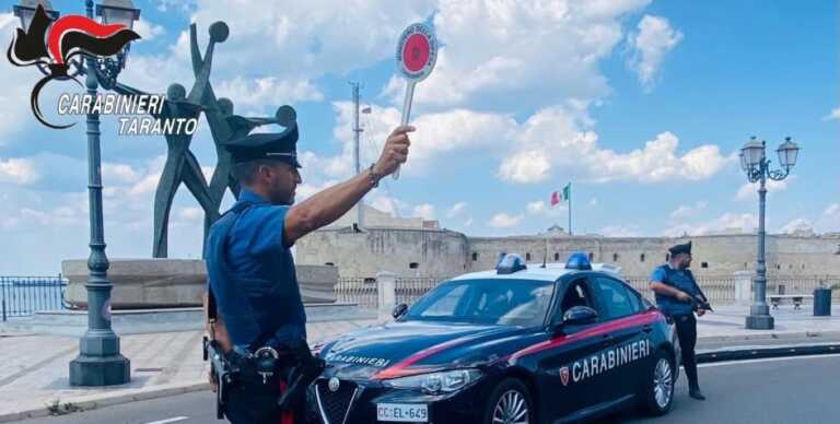 Trafficava droga a Taranto, scoperta in casa con cocaina, soldi e hashish: arrestata una donna 53enne