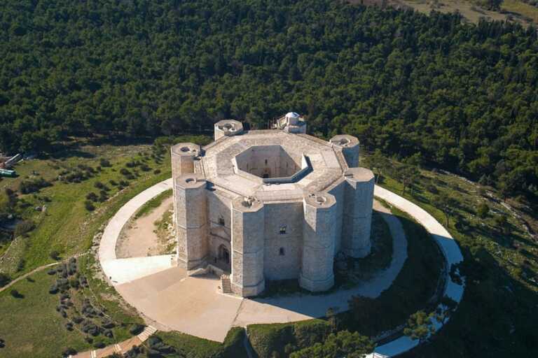 Castel del Monte scivola in 30esima posizione tra i beni più visitati, polemiche ad Andria: la sindaca si difende