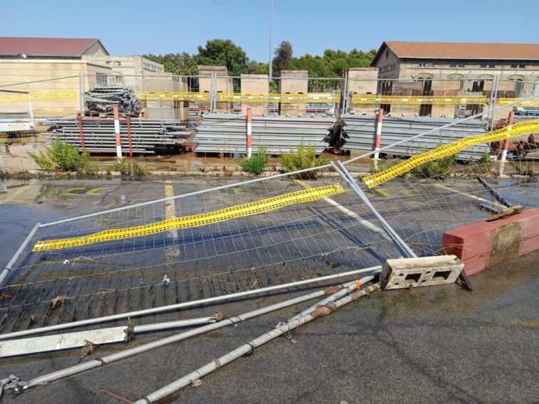 Incidente in un bacino dell’Arsenale di Taranto: cede una “barcaporta”. Nessun ferito – VIDEO