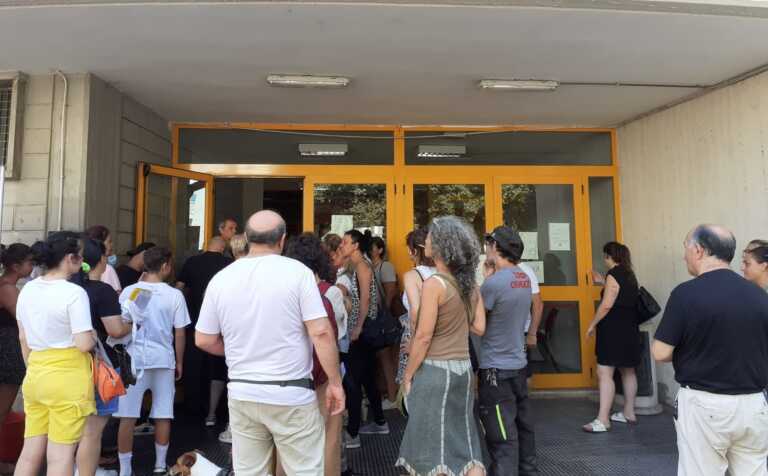 Galleria foto 'Bari, caos all’Erp. La denuncia di Lotta per la casa: «Niente privacy e troppi disagi»' - foto 1