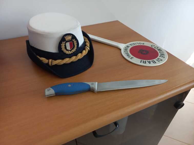 Galleria foto 'Bari, in piazza con un grosso coltello da cucina: nei guai un ragazzino di meno di 14 anni' - foto 1