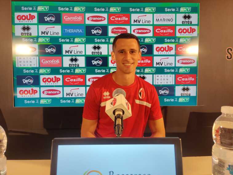Bari, Lasagna si presenta: «Città e tifosi meritano di più. Punto alla doppia cifra»