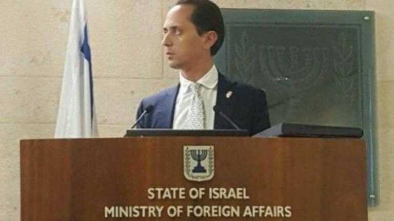 Bandiera palestinese a Palazzo di Città a Bari: «Il sindaco esponga anche quella d’Israele»