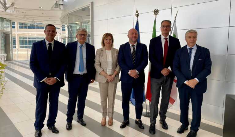 Autonomia differenziata, FdI attacca Emiliano: «Impugna la legge per coprire la figuraccia»