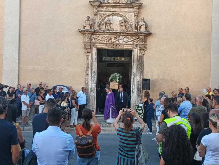 San Vito dei Normanni, l’ultimo saluto ad Andrea Catamerò: «Amava la vita»