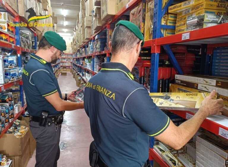 Vendita di prodotti non sicuri per Carnevale e San Valentino, sequestrati 200mila articoli nel Barese
