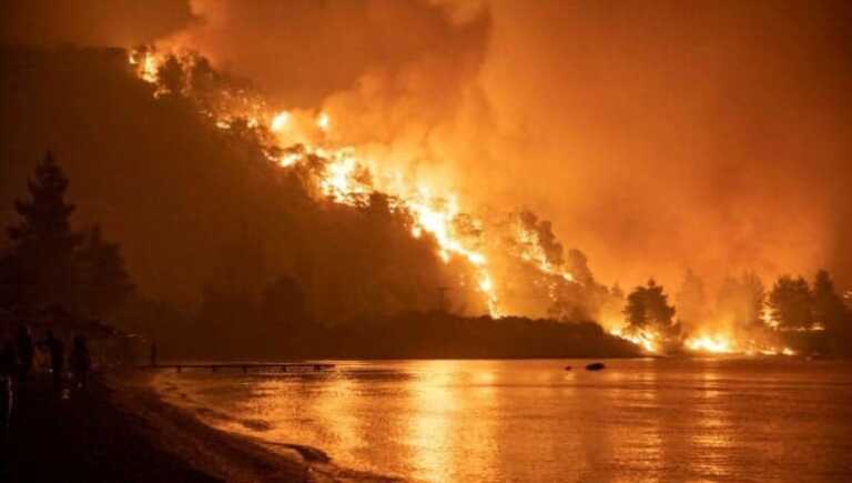 Grecia in fiamme, partiti 32 vigili del fuoco da Brindisi: «La Puglia vi è vicina»