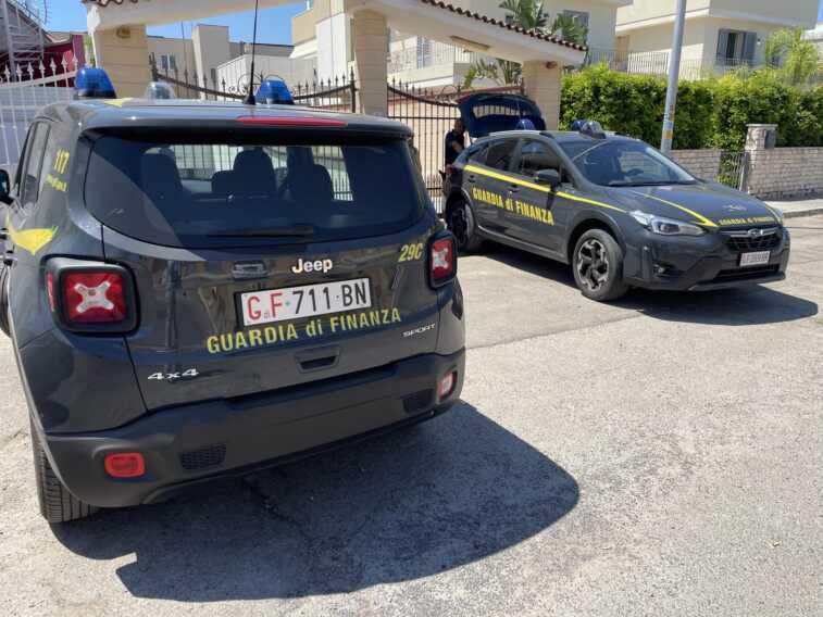 Ville con piscina e appartamenti affittati in nero ai turisti nel Salento: 3 denunce