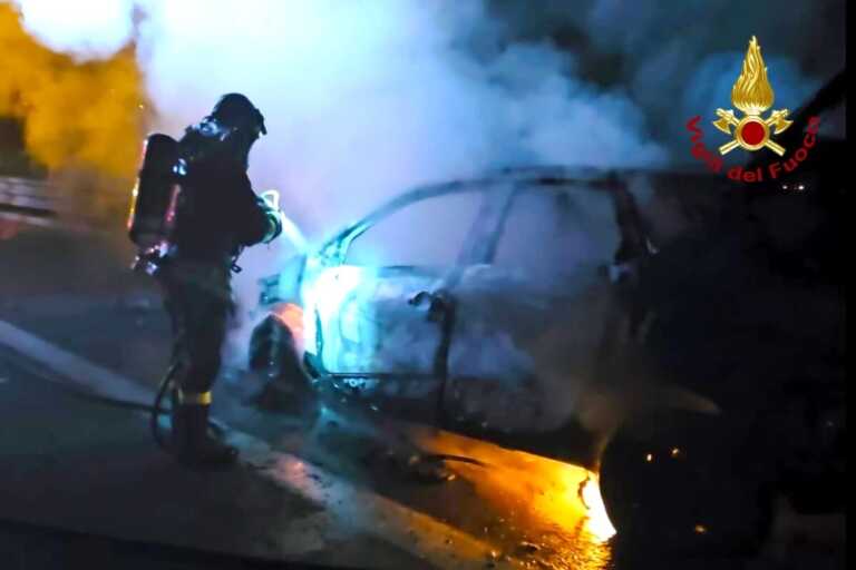 Auto in fiamme in autostrada: paura per una famiglia foggiana di rientro dalle vacanze
