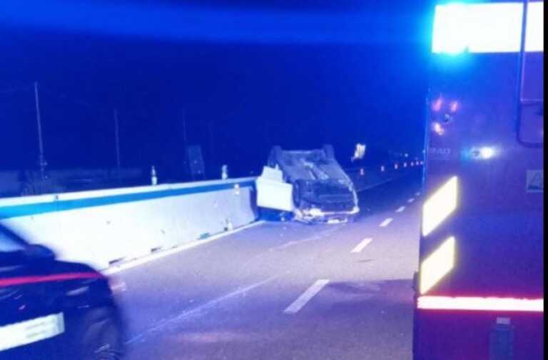 Incidente sulla Ss 16 nel Salento, un’auto si ribalta: un’intera famiglia in ospedale