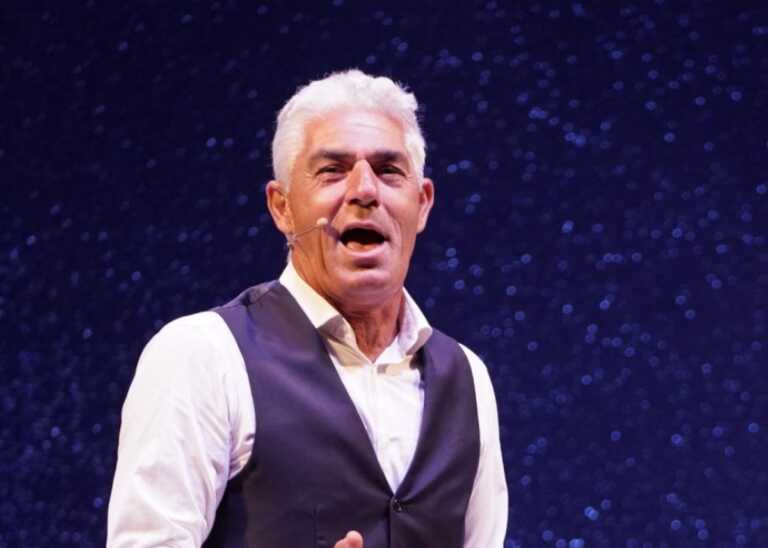 Biagio Izzo a Grottaglie con lo show “Esseoesse”. L’attore partenopeo con tutta la sua verve comica