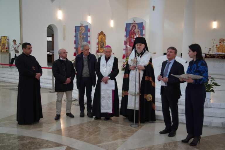 Galleria foto 'Nuova missione in Terra Santa per consegnare il medaglione del Papa a israeliani e palestinesi' - foto 3