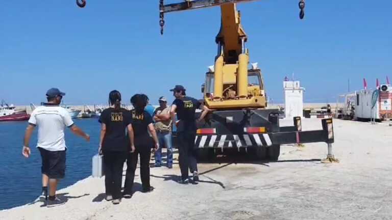 Mola di Bari, scoperto il cadavere di una donna al porto: sconosciuta l’identità