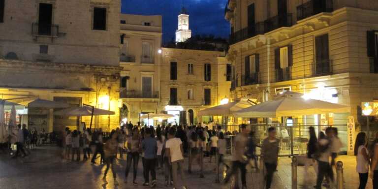 Bari, stalli e limitazioni per i locali della movida: ecco le idee del sindaco della notte