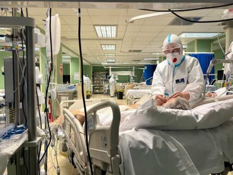 Covid, batteri e punture di insetti: “assalto” a ospedali e medici di base in Puglia