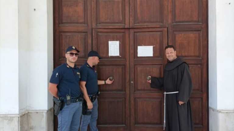 San Severo, ritrovati in campagna i pomelli rubati dalla porta d’ingresso della parrocchia